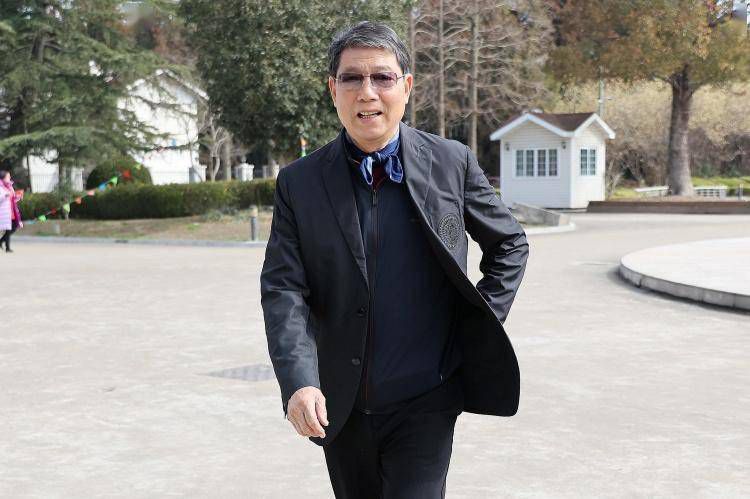 婷婷被公交车猛地进出视频
