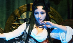 少妇被捆绑吊起来玩p